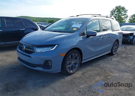 2025 Honda Odyssey Touring z USA, uszkodzony, nr VIN 5FNRL6H86SB003646